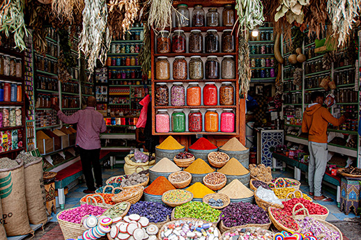 Le marché des épices de Marrakech au Maroc 